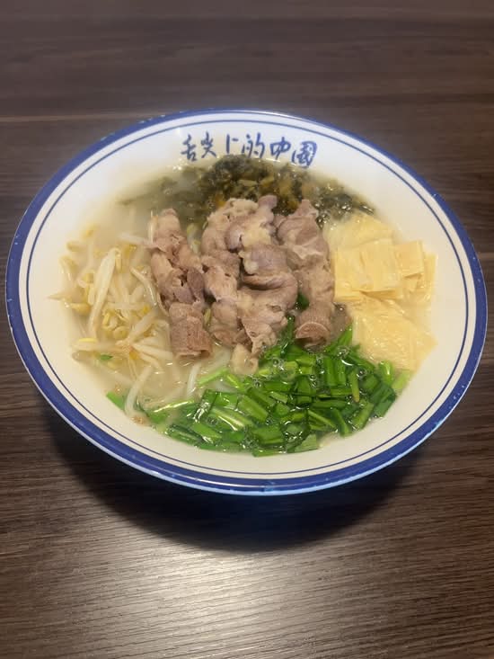 Sliced Beef Rice Noodle Soup (雪菜肥牛米粉)